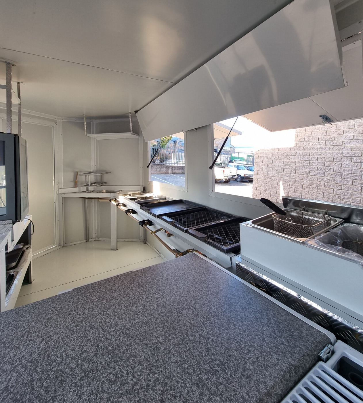 Mobile kitchen trailer with service window